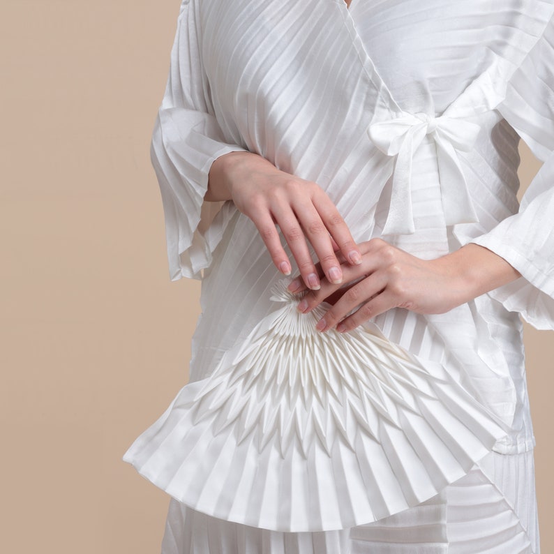 Pleated kimono white image 9