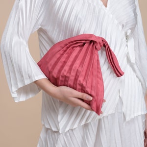 Pleated bag old pink image 2