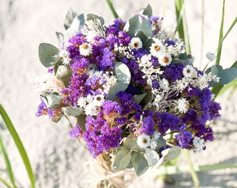 Trockenblumenstrauß: Royal Purple Limonium, Frühlingswiesen-Arrangement