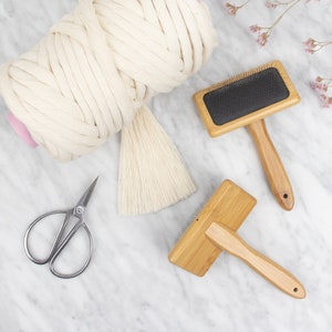 Soft Wire Brush / Cat Slicker Tool for Amigurumi Fur, to Fuzz up Crochet  Surface, Wooden Brush, Wool Brush, Amigurumi Brush 