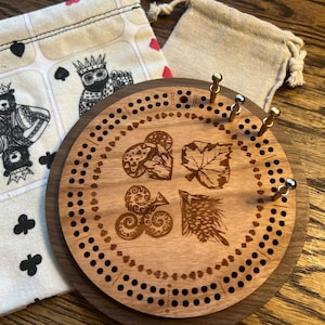 Nature Card Suits Laser Engraved Mini Circle Cribbage Board with Drawstring Bag | card games, crib board, game night, travel games