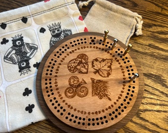 Nature Card Suits Laser Engraved Mini Circle Cribbage Board with Drawstring Bag | card games, crib board, game night, travel games