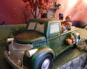 Halloween Pumpkin TRUCK with SCARECROW, Old Style green, Miniature Lemax dept 56 fall display base