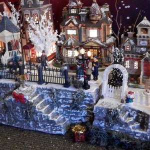 3pc 42" Christmas DISPLAY for Dept. 56 Dickens Snow VILLAGE, Christmas in the City Stand platform base ONLY village displays, psu