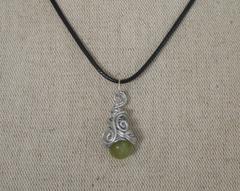 The Tournicotas | Fairy pendent | Peridot