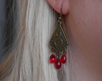 Fabulae | Antique earrings and red glass drops