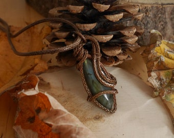 Copper and labradorite pendant | Chaeyra