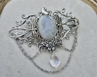 Il Bacio di Selene – Fermaglio elfico in pietra di luna e cristallo | Accessorio per capelli fatato | Pezzo unico