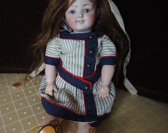 Les Miniatures de Béatrice: Une petite Jumeau et sa poupée