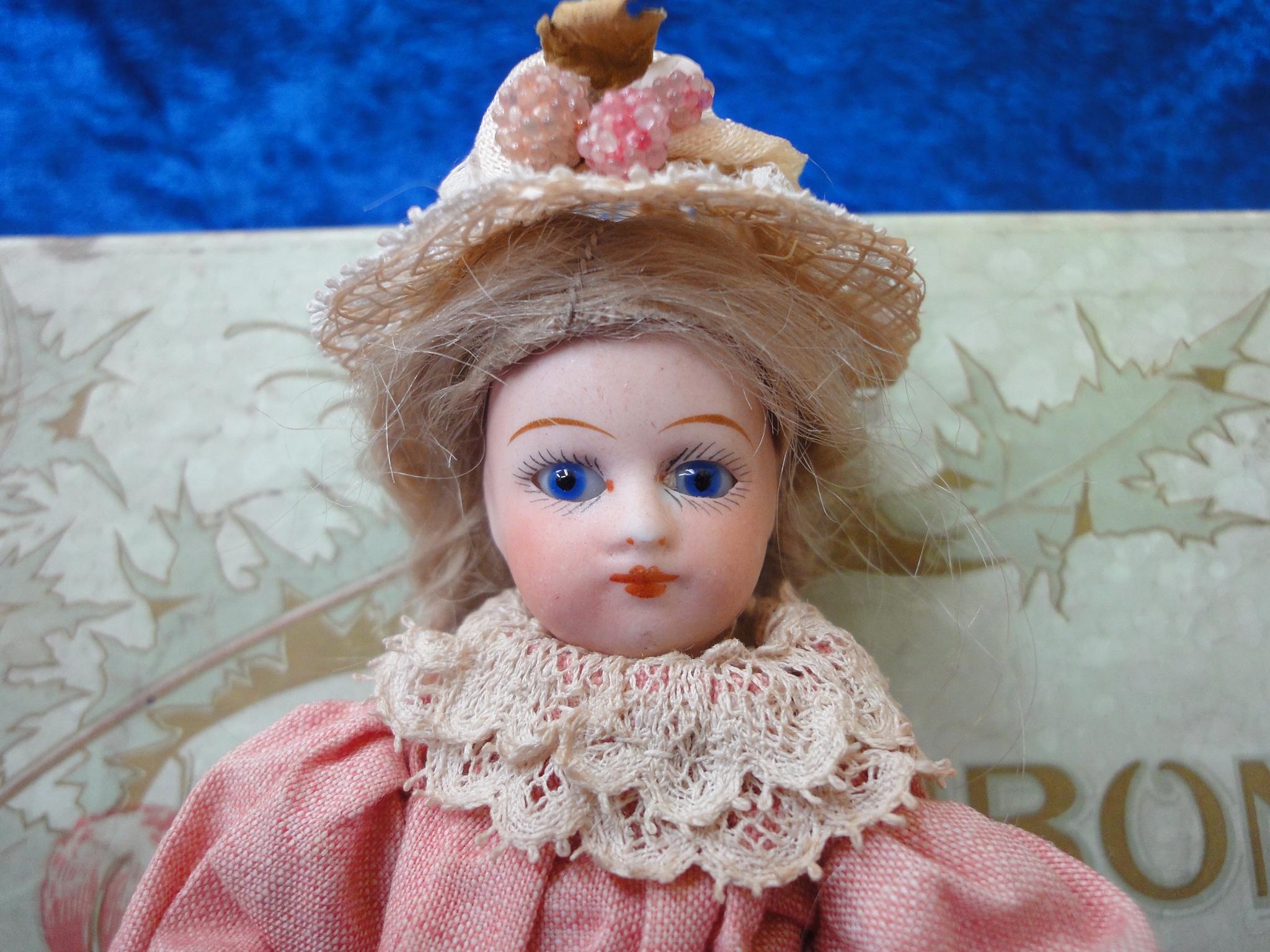 Antique, française, poupée mignonnette, tête en biscuit