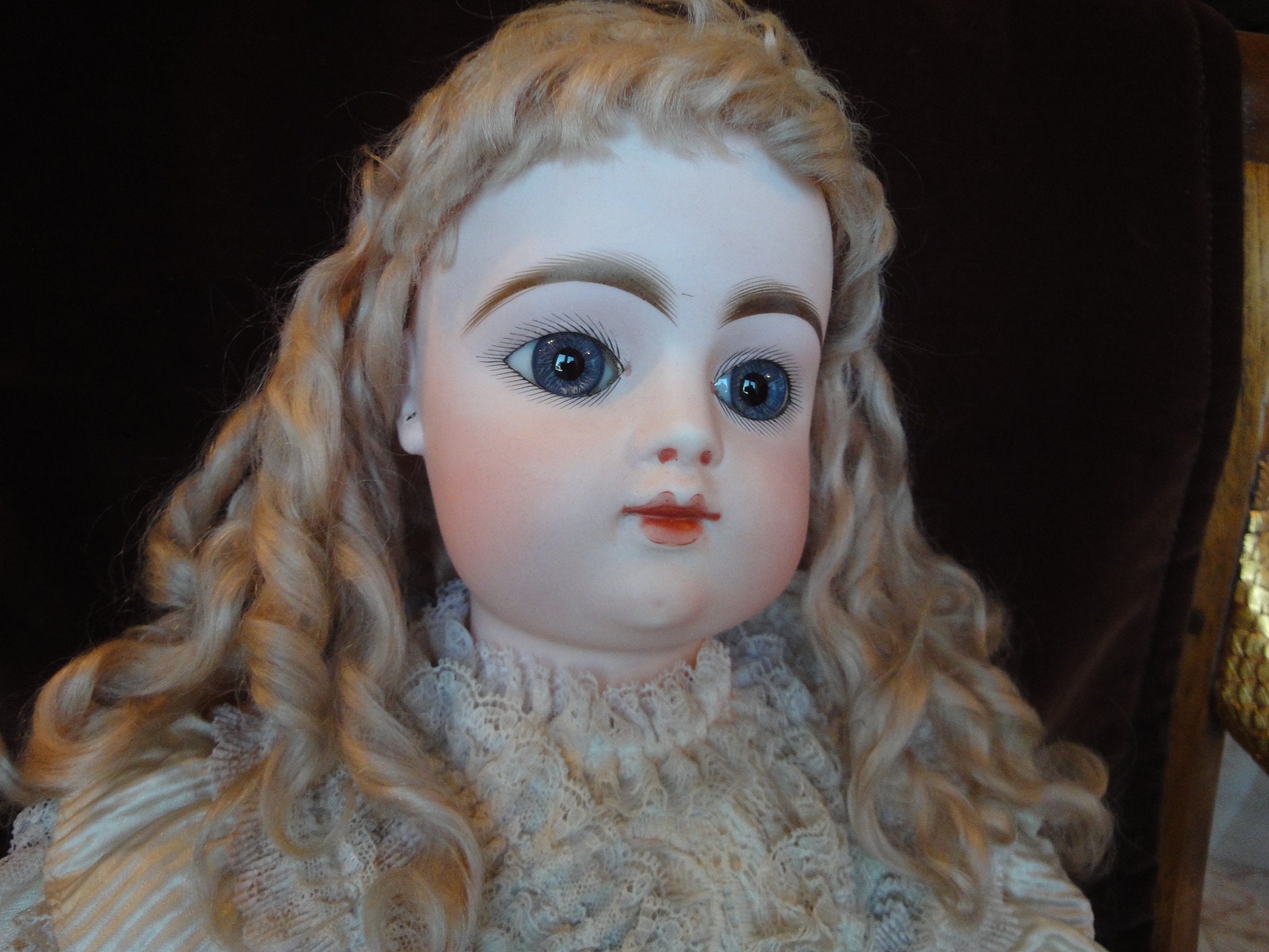 Poupée Ancienne En Porcelaine (bisque) - Allemagne, Années 1900, Bouche Fermée