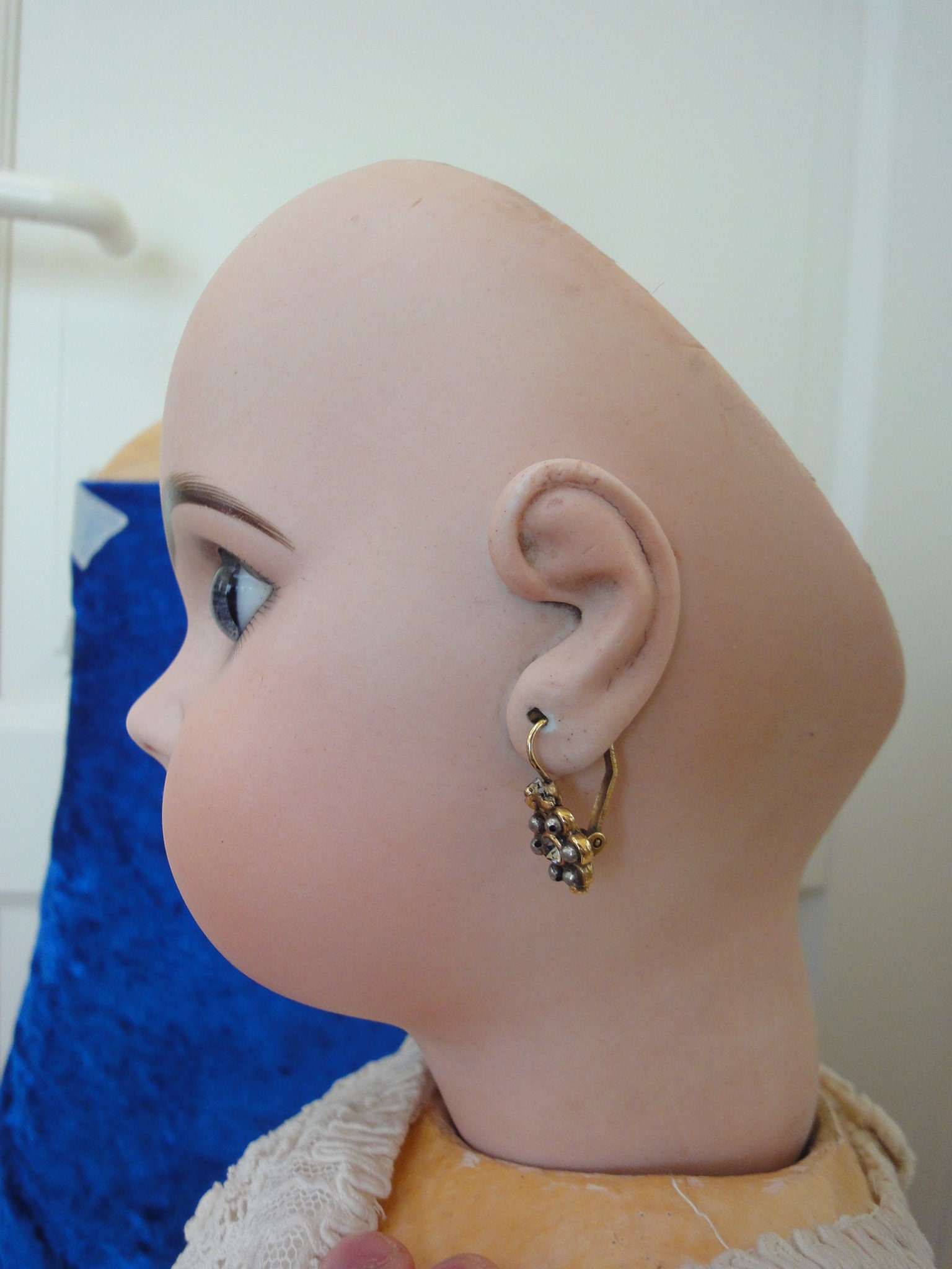 Boucles d'oreilles poupées colorées pendantes