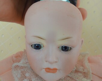 Poupée antique Gaultier bouche fermée BRU look presse-papier yeux c1880
