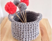 Round basket crocheted with Pearl Grey handles (basket, storage, 15x20cm, trapilho, recycled... jersey) Christmas gift