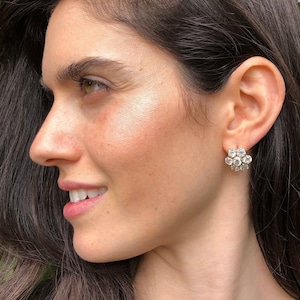 Pendientes brillantes, pendientes de diamantes, diamantes creados, regalo de San Valentín, pendientes de flores, pendientes de flores vintage, pendientes florales, diamantes