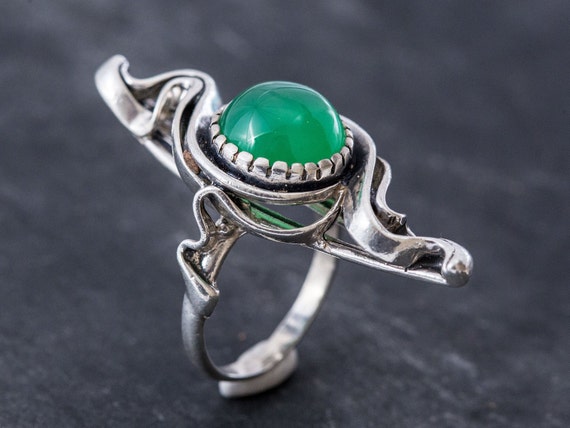 Emerald antique ring deals