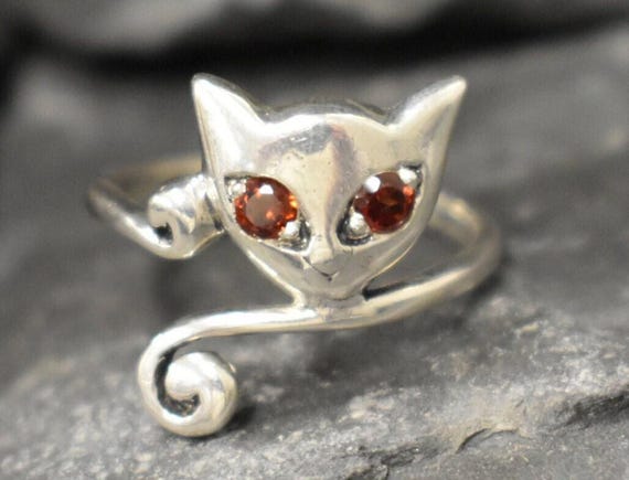 Garnet Ring, Natural Garnet, January Birthstone, Silver Cat Ring, Vintage Cat Ring, Red Eyes Ring, Cats Eye Ring, 925 Silver Ring, Red Ring