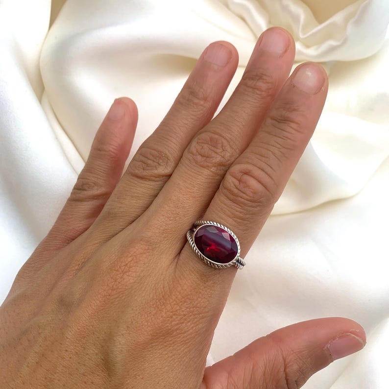 Grande bague rubis, rubis artificiel, bague corde, bague de créateur rouge, bague rubis tendance, bague yeux rouges, bague rubis vintage, bague en argent sterling image 9