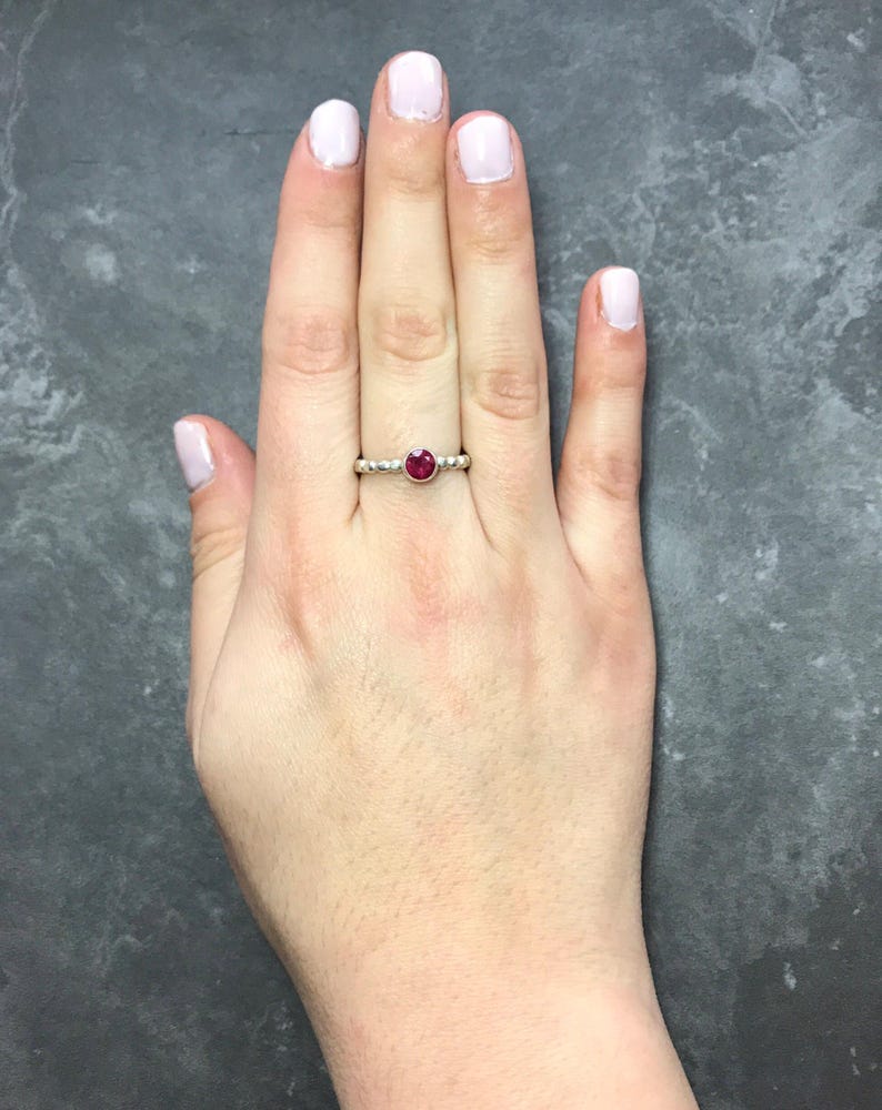 Lünette Rubin Ring, natürlicher Rubin, Roter Rubin Ring, Juli Birthstone, Roter Ring, Vintage Rubin Ring, Rubin Versprechen Ring, Juli Ring, Massiver Silber Ring Bild 8