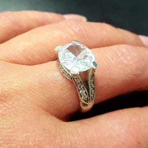 Anillo de diamantes, Diamante creado, Anillo horizontal, Anillo de diamantes vintage, Anillo blanco, Anillo vintage, Anillo de plata maciza, Anillo brillante, Diamante imagen 9