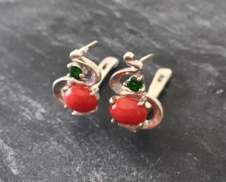 Orecchini di corallo rosso, corallo naturale, orecchini di smeraldo, pietra portafortuna di marzo, pietra portafortuna di maggio, corallo autentico, orecchini unici, argento massiccio, corallo immagine 3