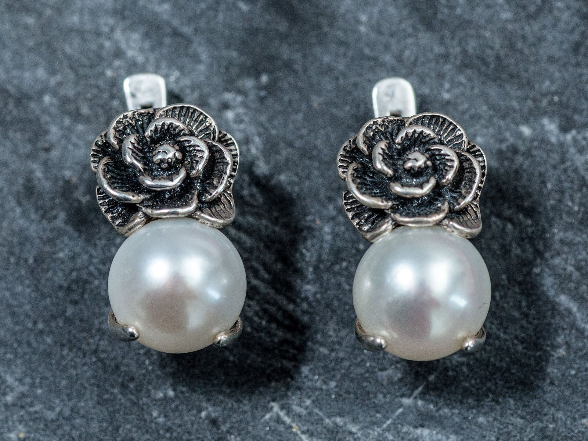 Vintage oorstekers bloem met parel (RE-Jewel) - Ellen Beekmans