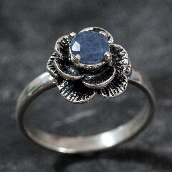 Saphir Blume Ring, Echter Saphir Ring, natürlicher Saphir, Blauer Saphir Ring, Silber Blume Ring, Vintage Blau Ring, Vintage Silber Ring