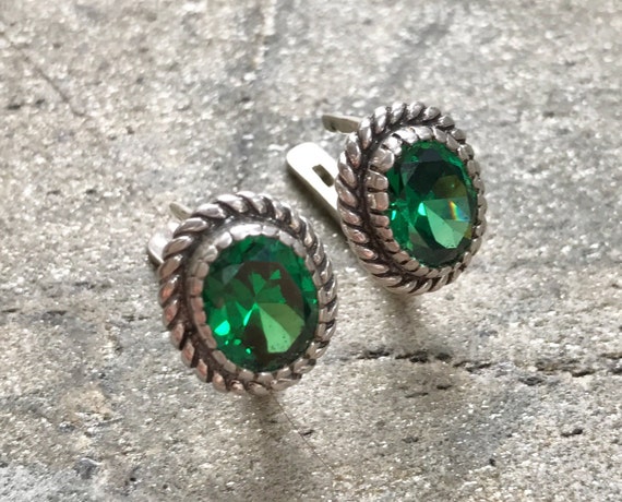 Aggregate more than 244 antique emerald earrings latest