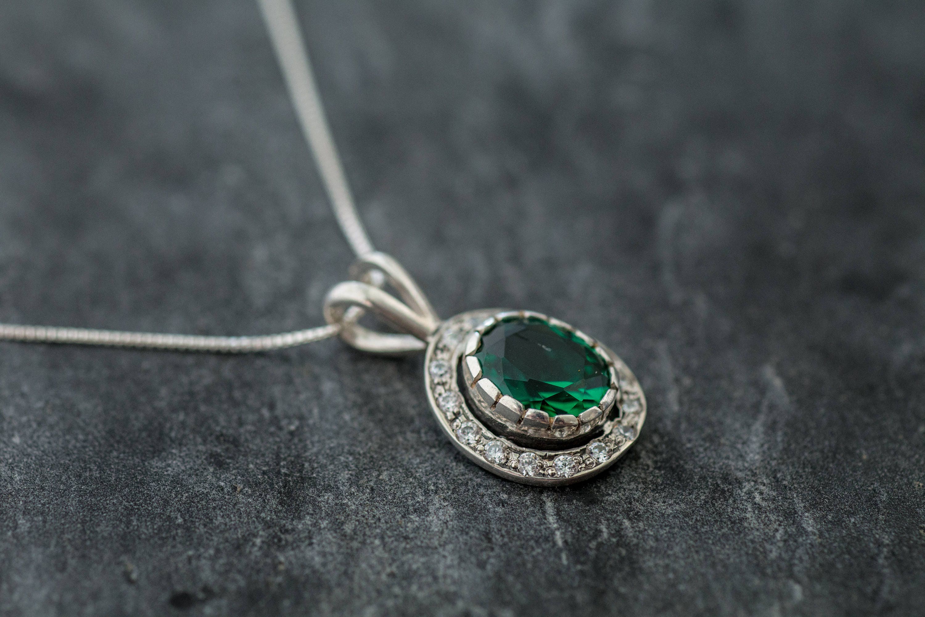 Emerald pendant,vintage pendant,vintage emerald pendants,regaleos de aniversario,blue pendant,unique pendant,birth stone,vintage emerald