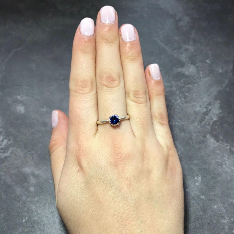 Anillo de zafiro, anillo de promesa de zafiro, zafiro sintético, anillo de promesa azul, anillo de propuesta de matrimonio, zafiro azul, anillo de plata maciza, zafiro imagen 7