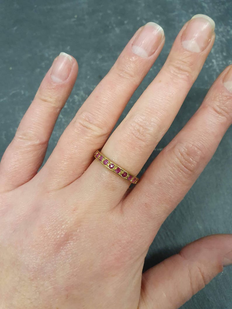 Anillo de oro con rubí, anillo de rubí, rubí natural, anillo de eternidad completo, anillo de eternidad de oro, anillo vintage de oro, alianza de rubí auténtico, alianza de rubí, anillo de plata imagen 9