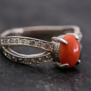 Anello in corallo, anello in corallo naturale, pietra portafortuna di marzo, anello in corallo rosso, corallo naturale, anello vintage in argento, corallo autentico, anello di fidanzamento in corallo immagine 3