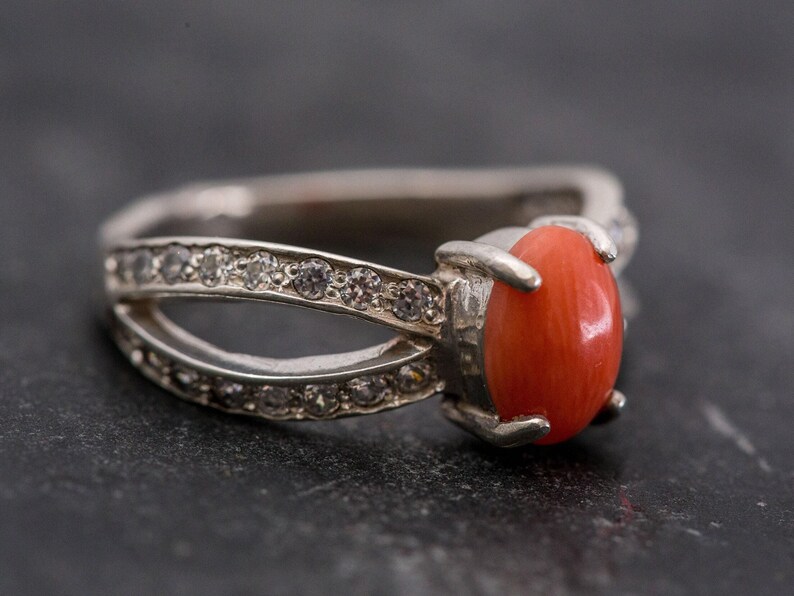 Anello in corallo, anello in corallo naturale, pietra portafortuna di marzo, anello in corallo rosso, corallo naturale, anello vintage in argento, corallo autentico, anello di fidanzamento in corallo immagine 3