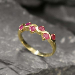 Anello in oro con rubino, anello con rubino, pietra portafortuna di luglio, anello asimmetrico, anello vintage in oro, anello con rubino naturale, anello con rubino vero, anello rosso, anello in argento 925