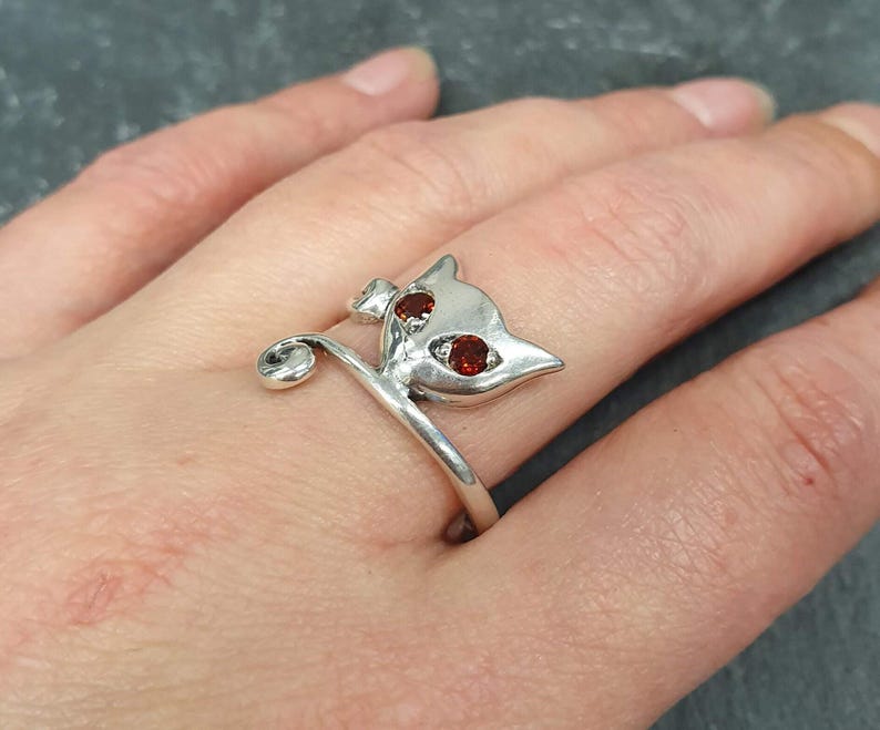 Garnet Ring, Natural Garnet, January Birthstone, Silver Cat Ring, Vintage Cat Ring, Red Eyes Ring, Cats Eye Ring, 925 Silver Ring, Red Ring image 2