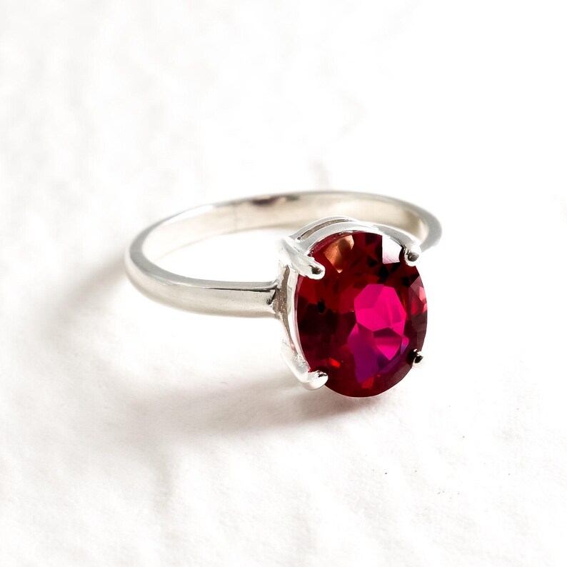 Anel de Rubi Vermelho, Rubi Sintético, Anel Oval de Rubi, Anel Solitário de Rubi, Anel de Rubi em Prata, Anel com Pedra de Nascimento de Julho, Anel com Gema Vermelha, Presente para a Mãe imagem 9