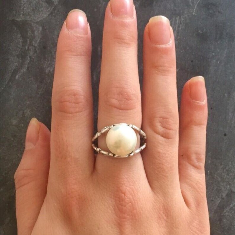 Anillo de perla blanca, anillo de perla natural, piedra natal de junio, anillo de perla vintage, anillo de estilo vintage, anillo de junio, perla blanca, anillo de plata maciza imagen 8