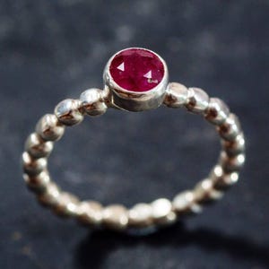 Lünette Rubin Ring, natürlicher Rubin, Roter Rubin Ring, Juli Birthstone, Roter Ring, Vintage Rubin Ring, Rubin Versprechen Ring, Juli Ring, Massiver Silber Ring Bild 3