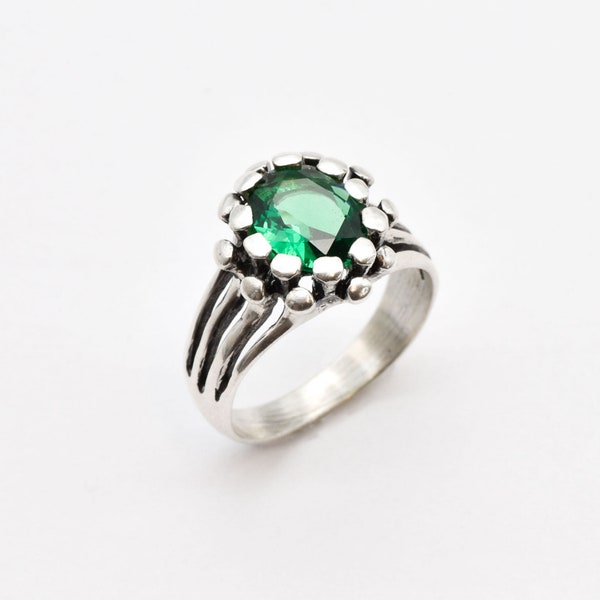 Emerald Flower Ring, Created Emerald Ring, Green Vintage Ring, Solitaire Emerald Ring, Emerald Oval Ring, Green Gem Ring, Adina Stone