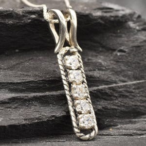 Diamant Anhänger, Minimalist Bar Anhänger, erstellt CZ Diamant, Vertikaler Anhänger, Vintage Halskette, Schichtung Halskette, 925 Sterling Silber