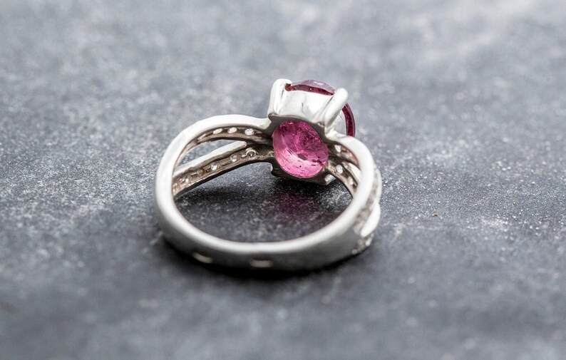 Anello con tormalina rosa, anello con tormalina, tormalina naturale, pietra portafortuna di ottobre, anelli di promessa, tormalina rosa, anello in argento massiccio, tormalina immagine 10