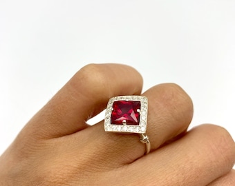 Anello quadrato rosso, rubino artificiale, anello da cocktail vintage, anello con alone di diamanti, anello con rubino di classe, anello con taglio principessa, regalo per lei, pietra Adina