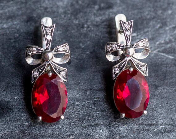 Vintage Ruby Red Color & Rhinestone Gold Tone Screw Back Earrings | eBay