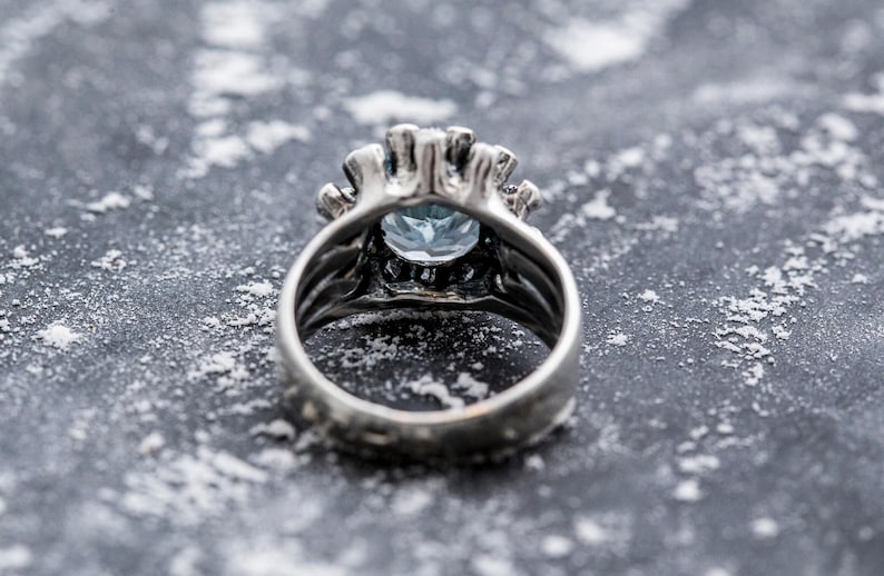Statementring, blå topasring, naturlig blå topas, topadring, decembers födelsesten, unik ring, blå ring, massiv silverring, blå topas bild 10