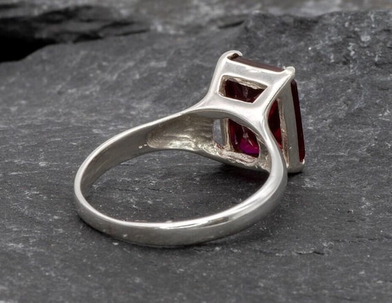 Bague Vintage Années 40 En Argent, Ornée De Strass Et Rubis - Style Carré - Occasion - Bijou Ancien