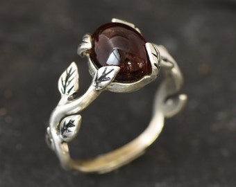 Garnet Ring, Natural Garnet, January Birthstone, Flower Ring, Vintage Ring, Red Ring, Dainty Ring, Silver Ring, 925 Solid Silver, Garnet