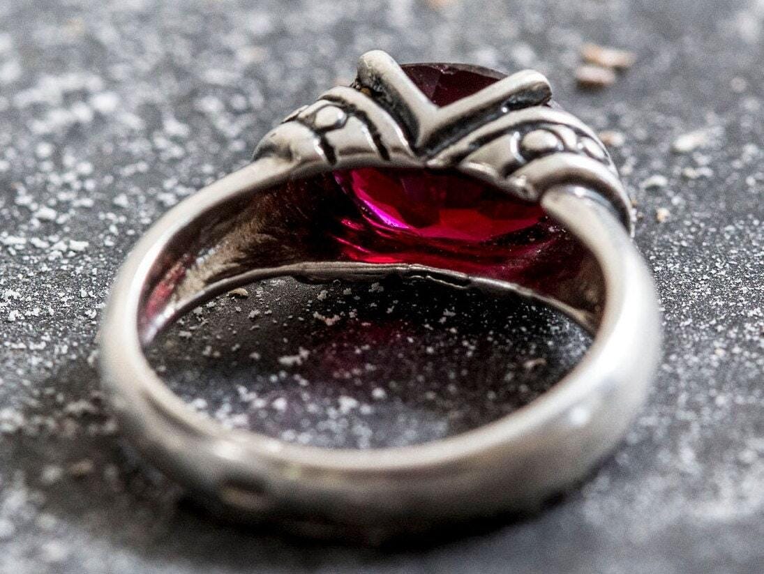 Anello di fede ornato ornato da un granato - .925 argento, - Catawiki