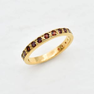 Gold Granat Ring, Granat Ring, Januar Birthstone, voller Eternity Ring, Vintage Band, roter Diamantring, Gold Eternity Ring, massiver Silberring