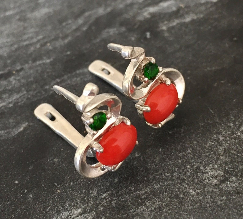 Orecchini di corallo rosso, corallo naturale, orecchini di smeraldo, pietra portafortuna di marzo, pietra portafortuna di maggio, corallo autentico, orecchini unici, argento massiccio, corallo immagine 8