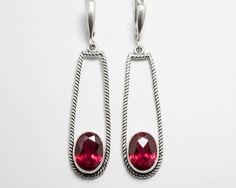 ロングルビーイヤリング、人工ルビーイヤリング、ロングレッドイヤリング、レッドデザイナーイヤリング、見事なレッドイヤリング、ステートメントルビーイヤリング、シルバーイヤリング